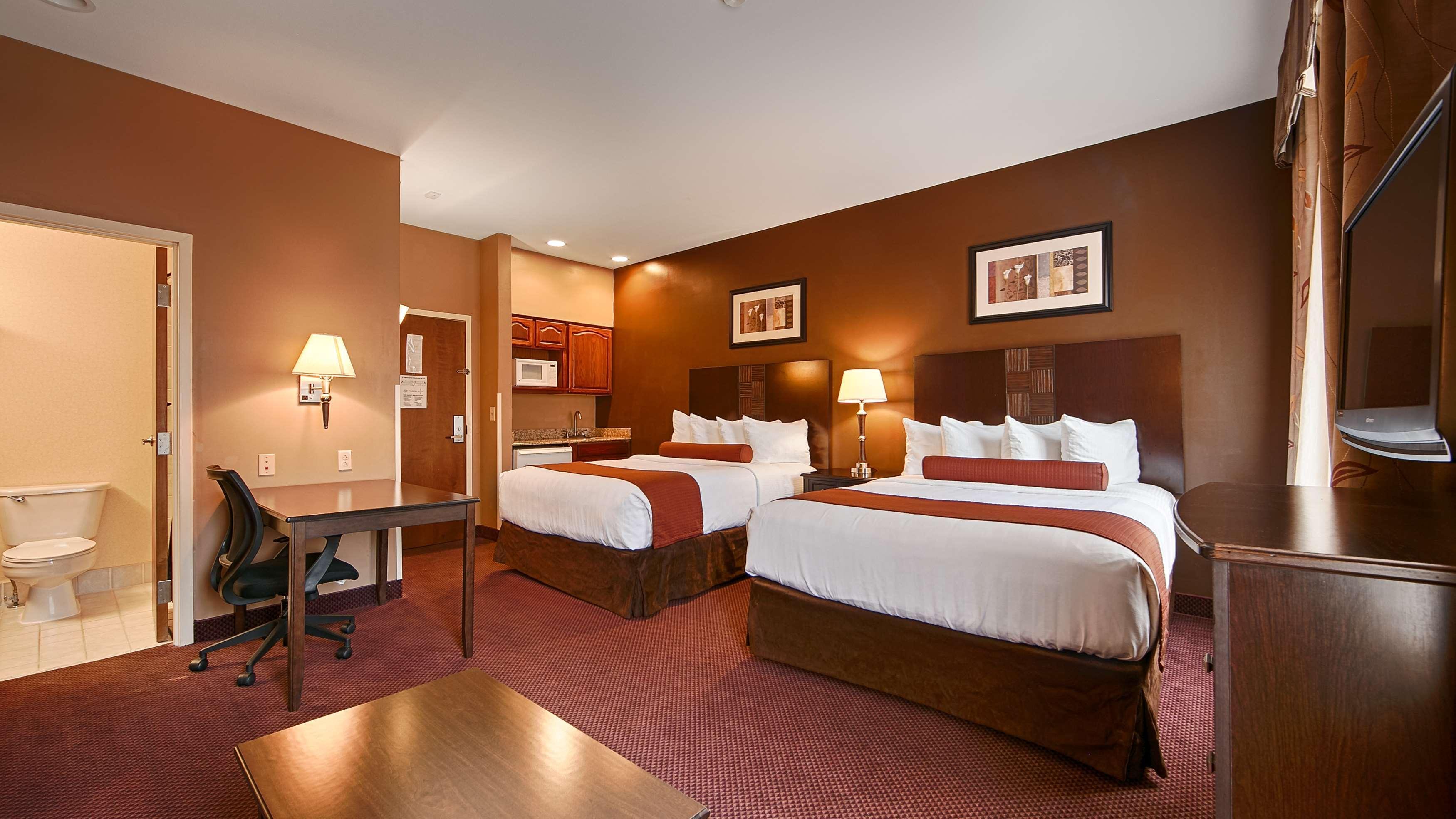 Best Western Plus Hannaford Inn & Suites Kenwood Exterior photo