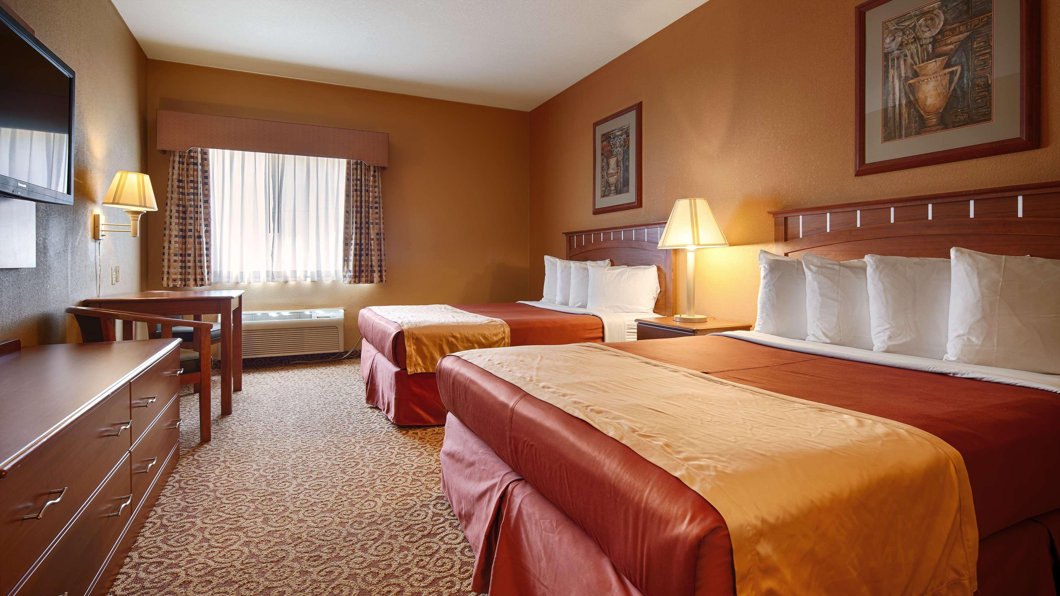 Best Western Plus Hannaford Inn & Suites Kenwood Exterior photo