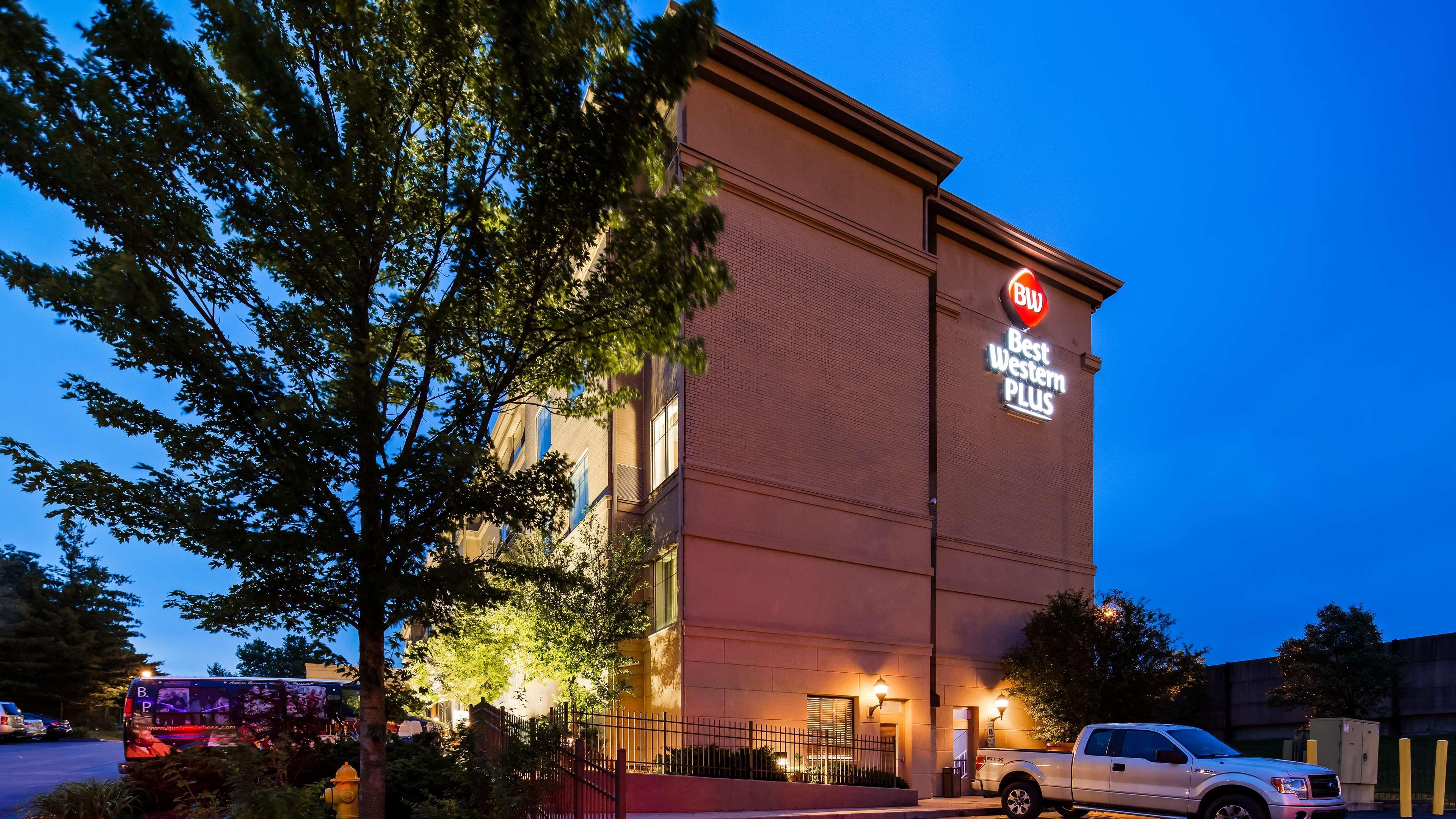 Best Western Plus Hannaford Inn & Suites Kenwood Exterior photo