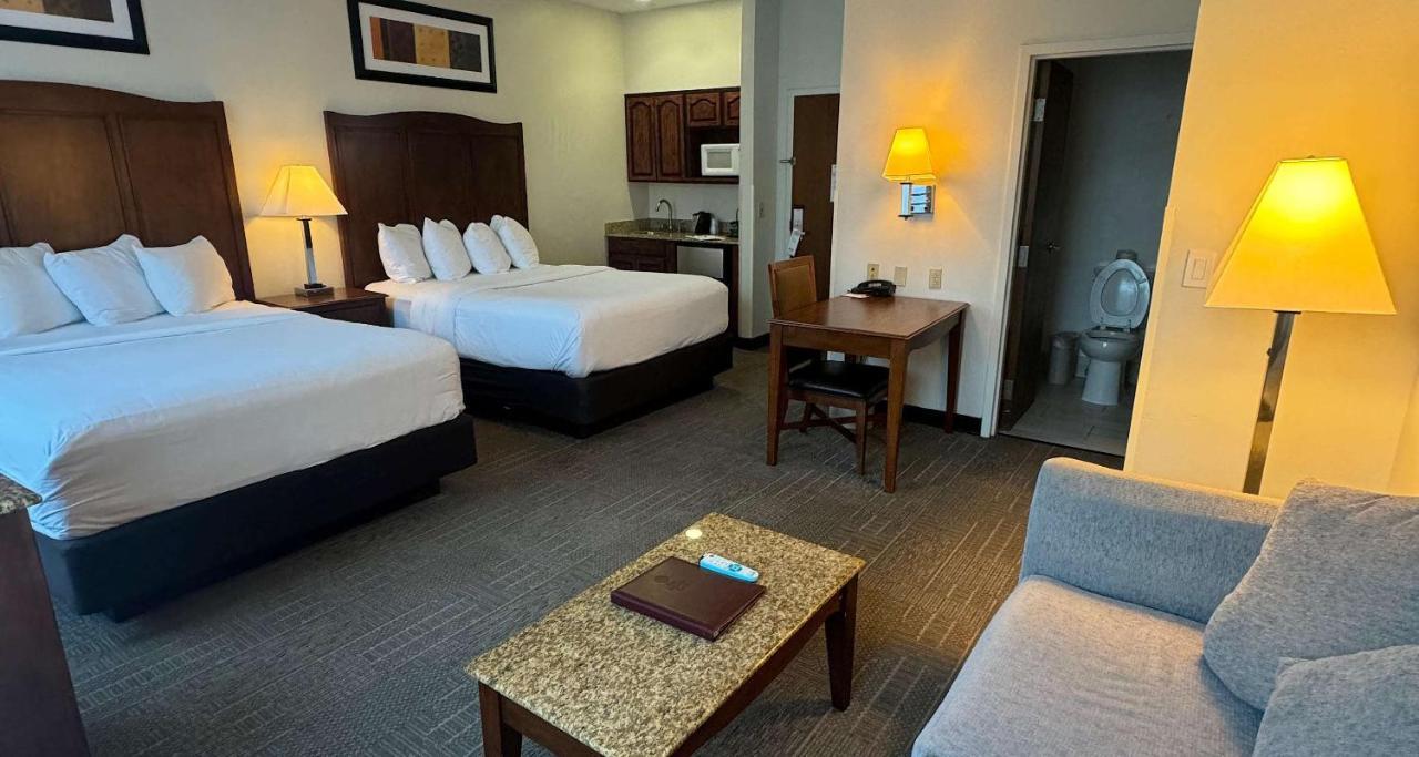 Best Western Plus Hannaford Inn & Suites Kenwood Exterior photo