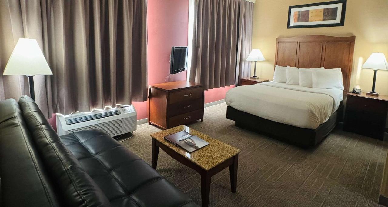 Best Western Plus Hannaford Inn & Suites Kenwood Exterior photo