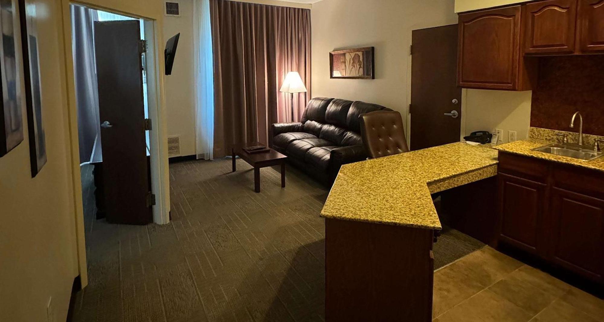 Best Western Plus Hannaford Inn & Suites Kenwood Exterior photo